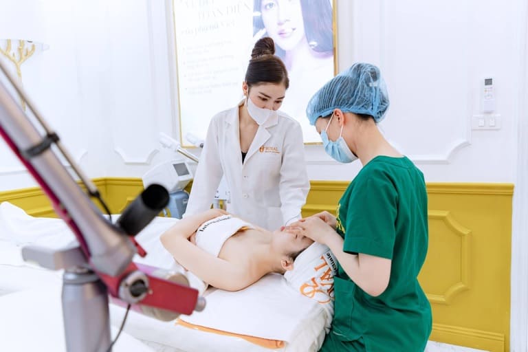 spa trị mụn an toàn uy tín