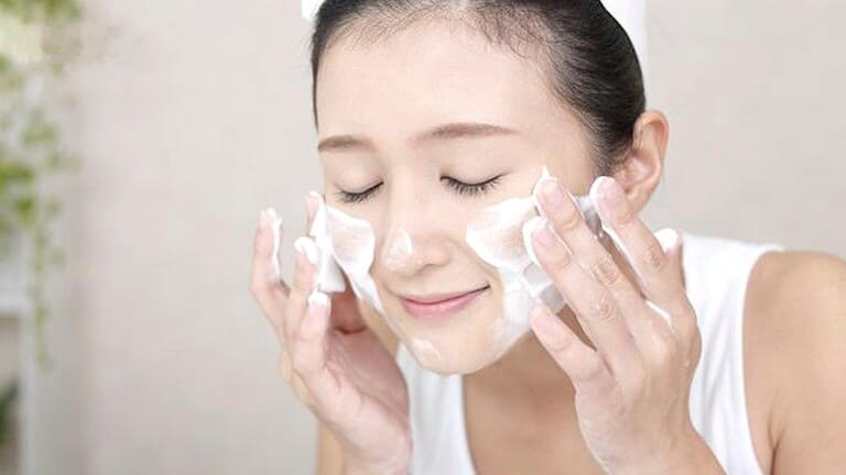 nên nặn mụn bao lâu 1 lần là hợp lý