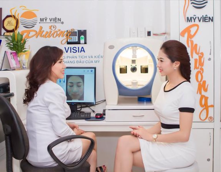 nặn mụn tại thẩm mỹ viện Phương