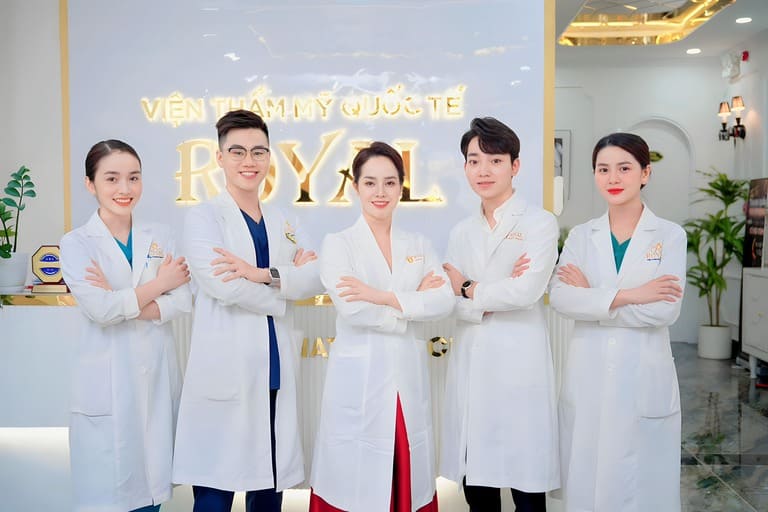 mới nặn mụn xong nên làm gì để da đẹp