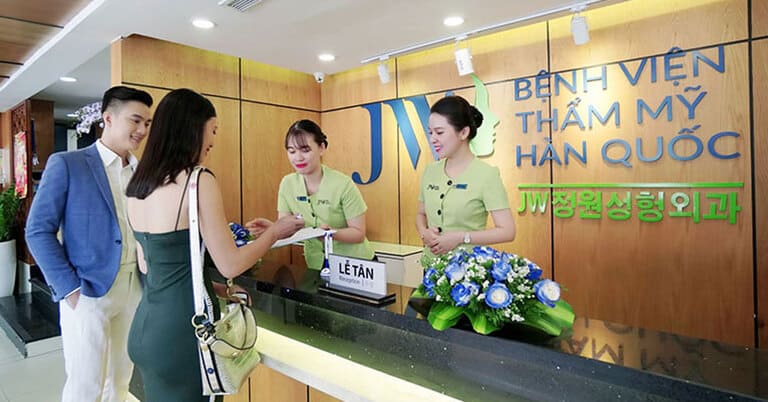 trị thâm mụn lưng lâu năm spa