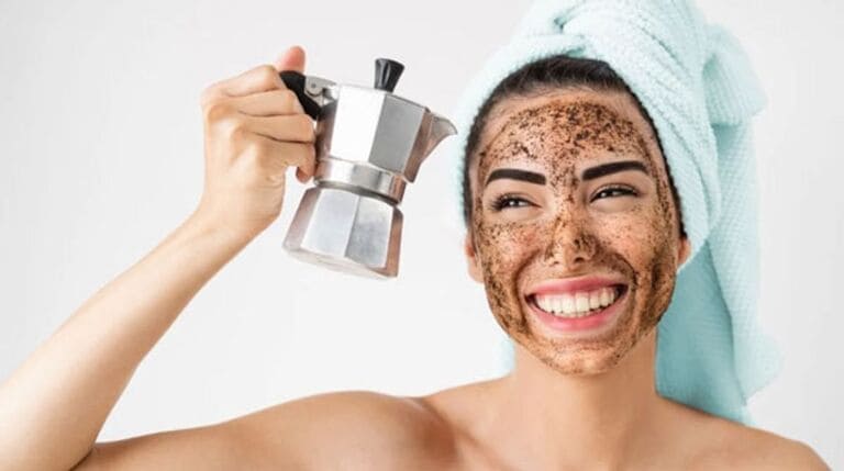 cách trị mụn bằng bã cà phê