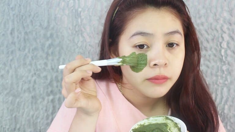 cách trị mụn bằng bột trà xanh