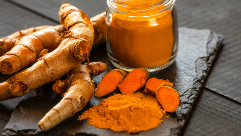 Cách Trị Mụn Bằng Nghệ Tươi Đơn Giản, Hiệu Quả Bất Ngờ