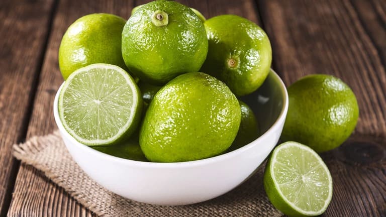 trị mụn bằng nghệ tươi