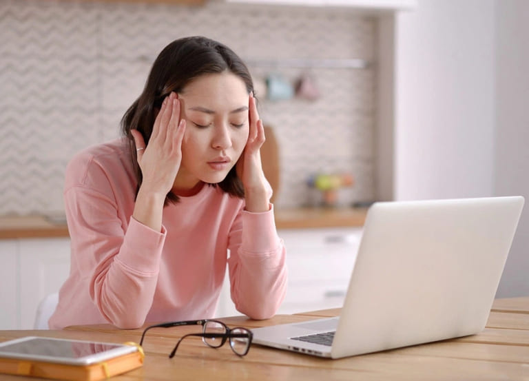 nguyên nhân lên mụn ngày đèn đỏ