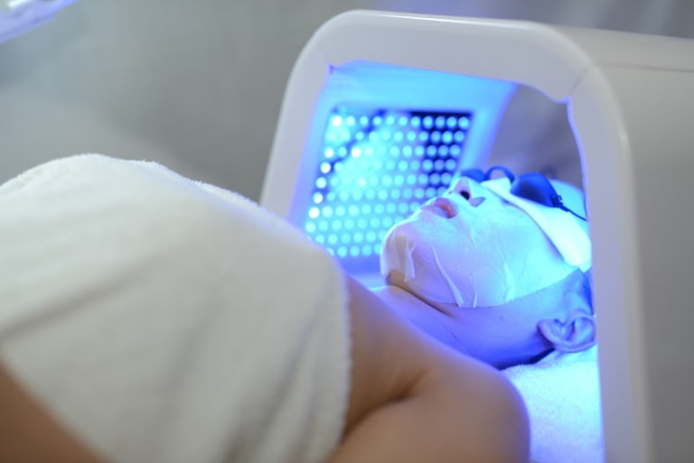 Công nghệ được sử dụng trong quy trình nặn mụn 