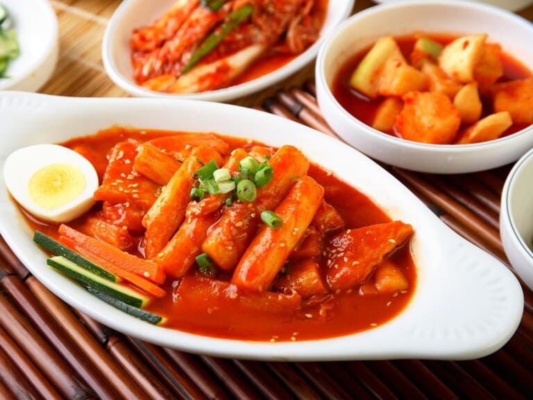 mới nặn mụn không nên ăn gì