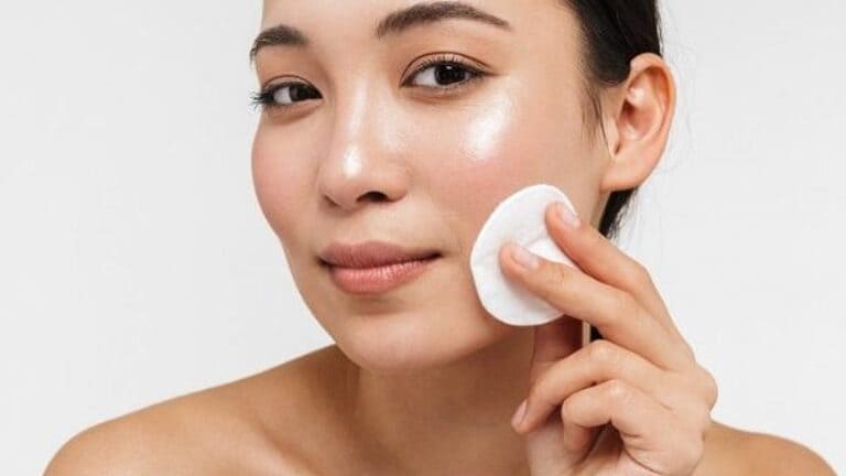 sau khi nặn mụn có nên dùng toner