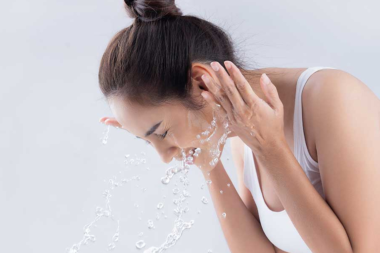 chăm da sau nặn mụn